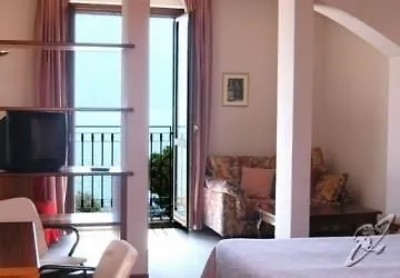Отель Albergo Moderno Ловере
